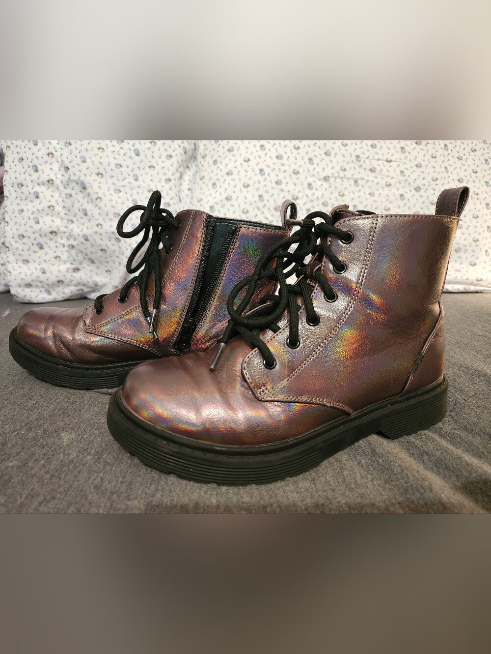 Girls Cat & Jack Holographic Lace-Up Combat Boots - Iridescent Pink Sz 5